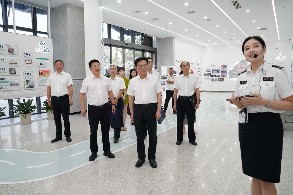 2024.9.11-1何宇?。ㄗ蠖?、薛佳平（左三）（水若石攝）.jpg