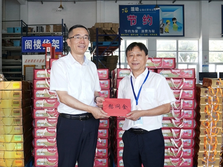 【20240906】集團領導慰問交通學校教師，柏衛(wèi)東（左）吳曉斌（右）（李阿梅攝）.jpg